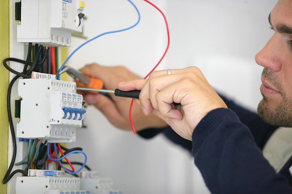 électricité à Bours